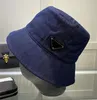 Bollmössor Fashion Bucket Hat Luxury Designer Bucket Hat For Mens Womens Couple Flat Fitted Hats Classic Traingle Designer Cap 7p7q