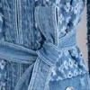 TWOTWINSTYLE Vintage Blue Denim Jacke Mit Gürtel Taille Ripped Loch Frauen Mantel Herbst Langarm Taschen Streetwear 211014