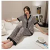Femmes Satin Pyjamas V Cou Design Luxe Soie À Motifs Comme Vêtements De Nuit Ensemble Haut À Manches Courtes Et Pantalon Long Dames Homewear 210830