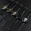 AISHY Moda Uomo Impermeabile Cintura in acciaio inossidabile Testa di teschio Copia orologio in pelle Testa di fantasma Orologi da polso maschili Quarzo all'ingrosso X0625