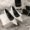 Kvinnor Flat High Heels Paris Diamond Pointy Sandaler French Sandals Silk White Black Stiletto