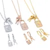 Europe America Style de mode Bijoux Ensembles Lady Femmes Gold / Silver / Rose-Couleur Engraissement V Configuration de la serrure de diamant double Touche Collier Boucles d'oreilles