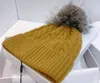 Bonnet en laine en tricot torsadé noir avec pompon en fourrure bonnet/casquettes de tête de mort chapeaux de Sport hiver bonnet de Ski chapeau femmes