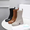 Luxury Women Pvc Rain Boots Womens Chunky Bootis Designer Half Boot Ladies Klänning Skor Märke 100% Real Leather Medal Growse