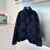 Winter-Herren-Luxusjacke, Mantel mit Buchstaben, Schachbrett-Stickerei, Lammwollmantel, lässig und vielseitig, lockerer Damen-Baseballmantel mit warmer Stehkragenjacke