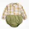 Born Baby Boys Plaid Camicia A Vestiti a maniche lunghe Pagliaccetti Primavera Autunno Tiddler Triangle Triangle Tute 0-3 anni 210429