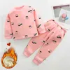 Garçons Filles Coton Pyjama Ensembles Dessin Animé Épaissie Automne Hiver Pour Enfants À Manches Longues O-cou Mignon T-Shirt Tops Avec Un Pantalon 211130