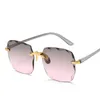 2021 occhiali da sole senza bordo quadrati Donne designer di marchi di lusso Summer Red Glasses Fashion Sun Glasses for Men Uv4005416105