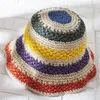 色の縞模様の手編みの麦わら帽子女性夏のサンシェード休暇のビーチSun Wide Brimの帽子