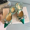 أحذية اللباس الماش للمصممين النسائيين صندل ساتان القوس مضخات زخارف بلورية تزيين بلوري 6.5 سم كعب هريرة الشفافة PVC Sandal