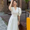 Vintage Koreanische Stilvolle V-ausschnitt Lange Maxi Kleid Vestidos Frauen Puff Sleeve Lace-up Belted Plissee Mode Casual Kleider 210513