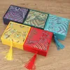 Enrole de presente Tassel Tassel Style Chinese Silk Boxes de Natal para Jóias Bracelelets Square Pacote Caixa de favor com estojo de armazenamento de algodão fofo