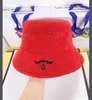 高級デザイナーの帽子Stingy Brim Bonnet冬ニットプラスベルベットビーニーキャップメンズとレディースの漁師バケツ帽子秋の豪華な暖かい野球キャップ