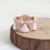 Europa América Designer estilo moda anéis senhora mulheres latão 18k ouro gravado b iniciantes diamante branco mãe de pérola anel 3 cor