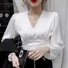 Taille fine manches bouffantes col en v Style coréen Blouse femmes noir blanc mince chemise élégante haut pour femme Blusas Mujer De Moda vêtements