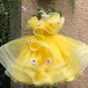 2021 Jaune Dentelle Fait À La Main Fleurs Tutu Fleur Fille Robes De Mode Tulle Élégant Lilttle Enfants Anniversaire Pageant Robes De Mariage ZJ02