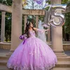 Precioso vestido de fiesta de diseñador de lavanda Vestidos de quinceañera Mangas hinchadas Apliques de encaje de novia Tren de barrido Dulce 16 Vestido de fiesta Vestidos de quinceañera