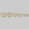 Luxur Designer Fashion Style Stud Earrings Lady Women GoldsilverColour Hardware graverade ihåliga V Initialer Hoop Earring M645070206