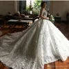 Kralen kanten ball jurk trouwjurken sexy pure nek korte mouwen geappiteerde saoedi -Arabische bruidsjurken op maat gemaakt