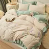 Conjuntos de cama de inverno Furry Furry Warm Velvet Flannel Lave Lavanda Bordado Princesa 4 Pcs Set Cobertura de Quilt Cama Associar Folha