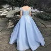 Sexy Sky Blue Quinceanera Robes Robe de bal sur la dentelle épaule 3D Fleurs Tulle Plus taille Sweet 16 Fête Forme Prom Robes de soirée Corset Back Sweep Train