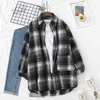 Casual Plaid Jacka Kvinnor Höst Slå ner Krage Knapp Långärmad Kontrollerad Oversize Tjock Varm Lady Coats Vintage Chic Outwear 210526