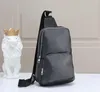 Hoge kwaliteit Fashion newsty Leather Sling Bag Heren Schouder Klassieke Ontwerpers Cross Body Borst Zakken Sportieve Travel Packs Outdoor Portemonnee