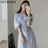 MATAKAWA Elegante V-ausschnitt Frau Kleid Plissee Textur Spitze Robe Schlanke Taille Solide Laterne Hülse Kleid Frauen Koreanische Sommer Vestidos 210513