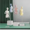 Färgglada modell kvinnliga rekvisita kommersiella möbler ledande halvkroppsmodeller ram fönster bröllop foto kläder display ramar