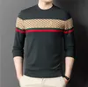 Novo suéter fino e fino para homens coreanos, decote redondo, listrado, suéter de manga longa, outono, inverno, suéter de malha, suéter casual
