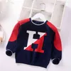 Erkekler Sweater Bahar Sonbahar Bebek Örme Sweaters Jumper Çocuklar Mektup Renk Eşleşen yürümeye başlayan çocuk kazık çocuk kıyafetleri 2-7y 211028