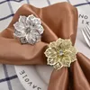 Napkinne ringen met uitgehaalde bloemen voor diners feesten Bruiloften Familiebijeenkomsten Kerstmis en andere