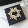 Women t Diamond Sun Brooch Brooch Diamonds Shine Luksusowe damskie modne akcesoria biżuterii Prezentacja Damenbrosche Anmut D211009332M