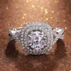 Huitan Eternity Engagement Ring med klar vit Kubisk Zirconia Prong Inställning Mode Bröllop Ringar För Kvinnor X0715