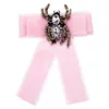 Szpilki, Broszki Uken Handmade Crystal Spider Faborek Bowknot Kobiety Trendy Rhinestone Collar College Akcesoria wiatrowe Biżuteria