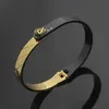 Designer de luxe européen et américain Bangle France Marque Designers Titane acier Black Bangles lettre d'explosion 3 Couleurs diamant amour bracelet Prix de gros