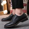 Scarpe Oxford brogue formali da uomo stringate da uomo italiane 2021 scarpe eleganti da lavoro Scarpe da sposa Lacci Scarpe da uomo in pelle
