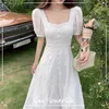 Sommer Französisch Vintage Weißes Kleid Frauen Chiffon Quadrat Kragen Elegante Stickerei Fee Spitze Kleid Koreanische 210521