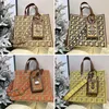 High-end One Ladies Luxury Lady Tote Bag Designer Handväskor Kvadratkåpa Multifunktionell Stora Broderi Shopping Bag Hanger Plånbok för Kvinnor Märke