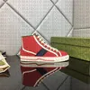 Toppkvalitetsmän Klänning Skor Tennis Gummi Sole Röd Grön Stripe Färgglada Canvas Märke Fritid Casual White Sneaker Women Original Box 35-46