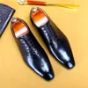 Sapatos formais Oxford masculinos com cadarço Couro genuíno Casamento Brogue comercial Preto cinza Café Bico pontudo Sapato social masculino de luxo