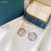 Collane con ciondolo di marca di lusso Gioielli di design a catena corta con ciondolo a forma di fiore di rosa cava in argento sterling S925 per le donne296s