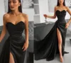 Schwarzer Meerjungfrau Satin Abendkleid 2022 sexy lange Schatz hoher Schlitzspitzen -Applikationen für formal