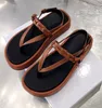 Platt klipp-på plattform Rom Sandaler Kvinnor Guldkedjan Ankle Strap Beach Shoe Flipflop Real Leather Thick Sole Summer Shoes Woman S