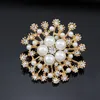 Luxe aangepaste designer legering Legering Gold Rhinestone Flower Pearl -broches Pin 2458