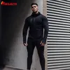 Roegadyn Dres dla mężczyzn z kapturem fitness siłownia odzież mężczyźni biegający zestaw odzieży sportowej jogger dres męski garnitur zimowy siłownia 211006