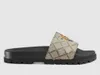 Sprzedawaj buty Slajdy Slajdy Letnie plażowe płaskie sandały Kapcia Domowe klapki z kolcami rozmiar sandałów UE 35-45 z pudełkiem 901