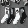 Chaussettes pour hommes Simplicité Lettre Monster Socking Coton Harajuku Mode Blanc Noir Chinois Doux HipHop Skateboard Tendance Drôle Hommes Femmes