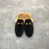 Дизайнерские тапочки Princetown Slipper Мужчины Женщины Осень Зима Шерстяные мокасины Классическая металлическая пряжка Обувь с вышивкой Роскошный узор Ленивые слайды