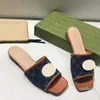 2021 Sommar lyxdesigner Slipper Kvinnor Sandal Tryck Bomull Tygduk Sekvenser Sko Utomhus Lawn Kvinnor Skor Strand Storlek 35-42